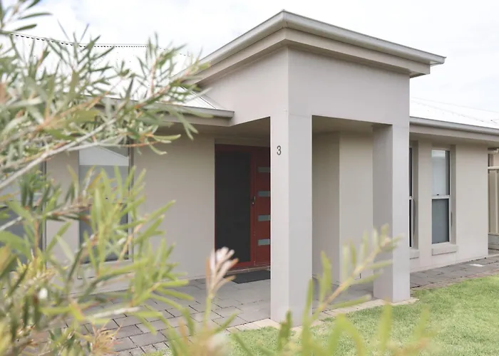 Guichen Villa 3 - Wi-Fi Pets Welcome Outside