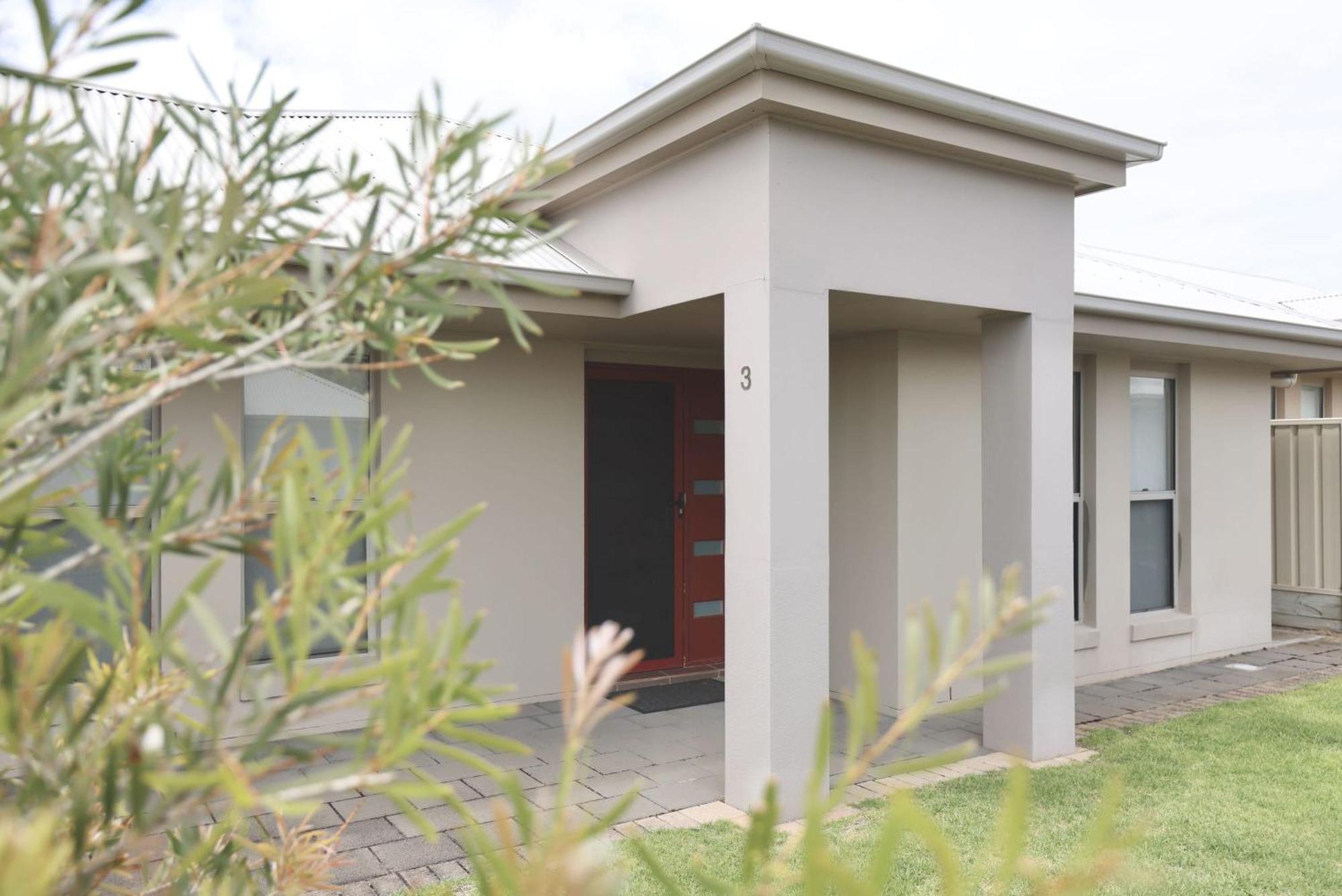 Guichen 3 - Wi-fi Pets Welcome Outside Robe